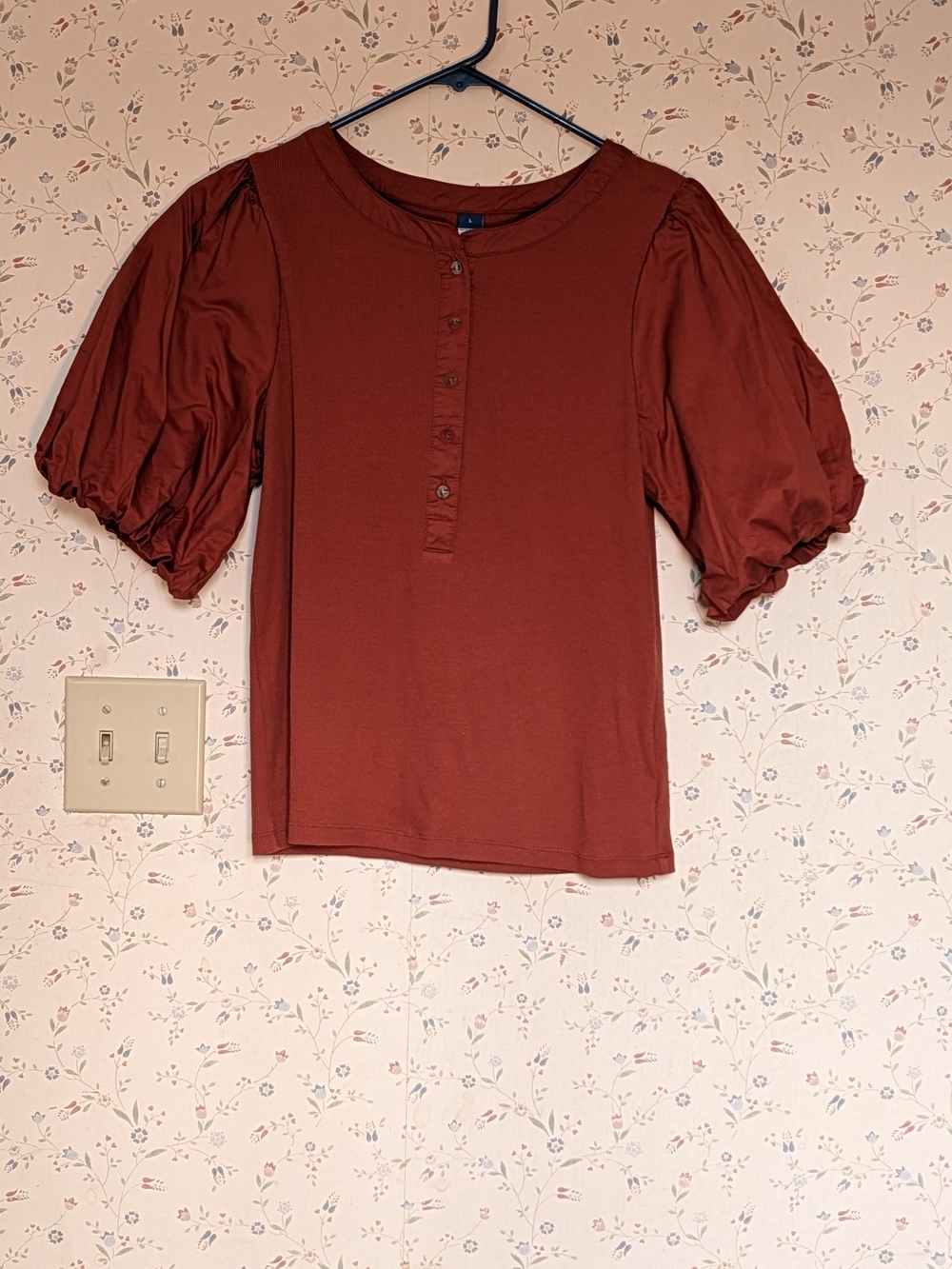 Old Navy Top L Puff Sleeve Henley Rust Brown Feminine Back to School Trendy Chic